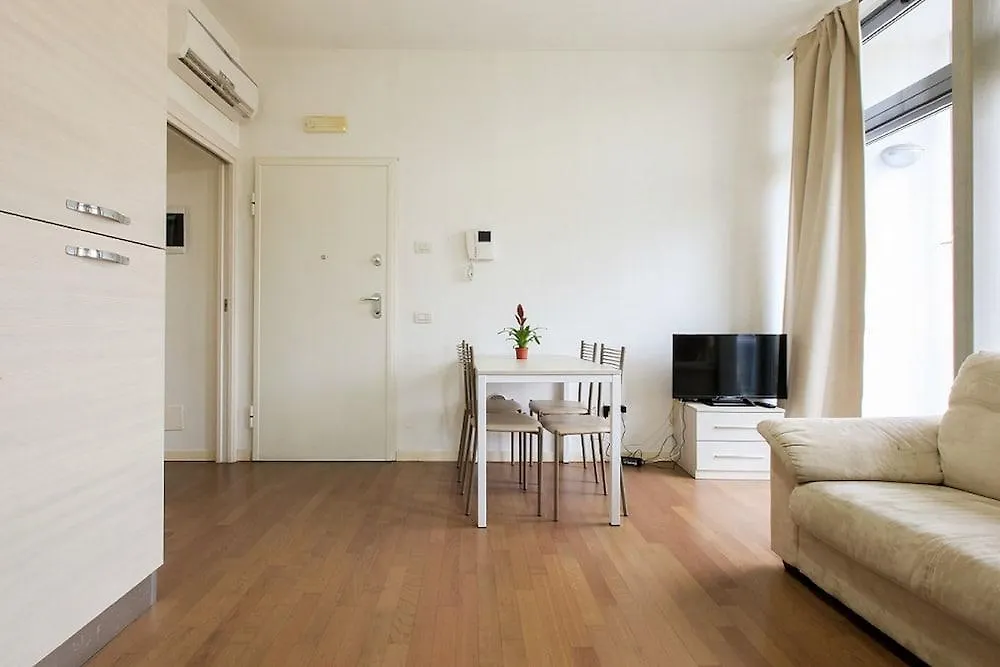 Red Line Apartments Milano 0*,  Italia