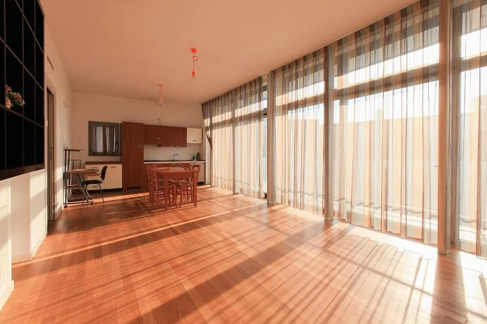 Red Line Apartments Milano 0*,  Italia